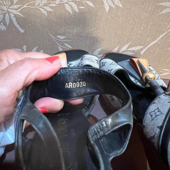 Louis Vuitton Blue Sling Back Shoe 👠 Wood Heel - Picture 4 of 8